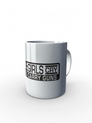 Bílý hrnek LITTLE GIRLS CRY BIG GIRLS CARRY GUNS