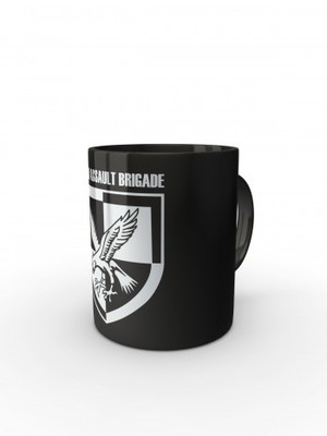 Černý hrnek 16 AIR ASSAULT BRIGADE