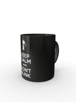 Černý hrnek KEEP CALM AND DON'T BLINKČerný