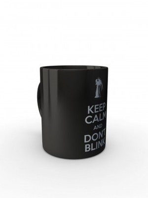 Černý hrnek KEEP CALM AND DON'T BLINKČerný
