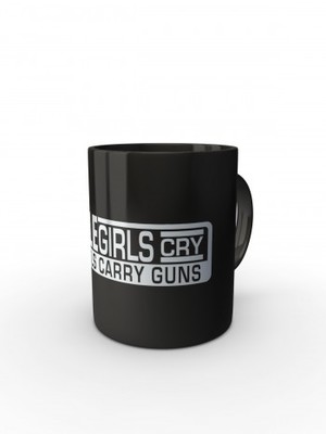 Černý hrnek LITTLE GIRLS CRY BIG GIRLS CARRY GUNS