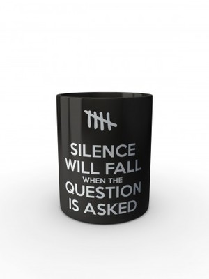 Černý hrnek SILENCE WILL FALL WHEN THE QUESTION IS ASKED