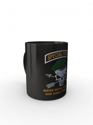 Černý hrnek Special Forces Mess With The Best Die Like The Rest
