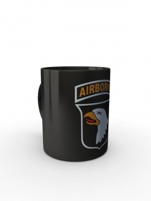 Černý hrnek U.S. ARMY 101st Airborne Division
