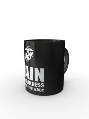 Černý hrnek USMC PAIN IS WEAKNESS LEAVING THE BODY